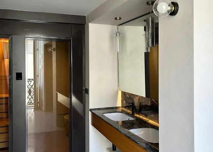 Roiss Haus Aparthotel 4*